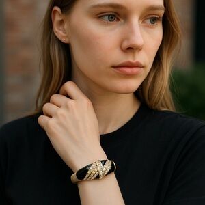 Dior vintage 1980's rhinestone inset stretch metal snake band bracelet 🖤💛💎